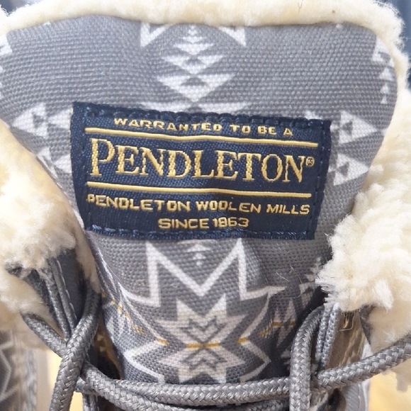 Pendleton Gray and Cream Patterned Boots - Picture 2 of 8